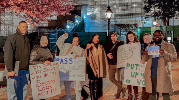 A group of Maryland advocates and Senator Carter are in Laywer's Mall holding signs in support of the Maryland Second Look Act.d