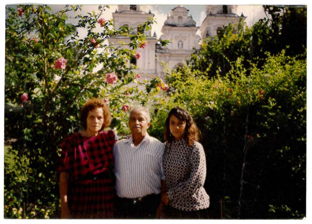 Neydin Milián's grandmother, grandfather, and mother